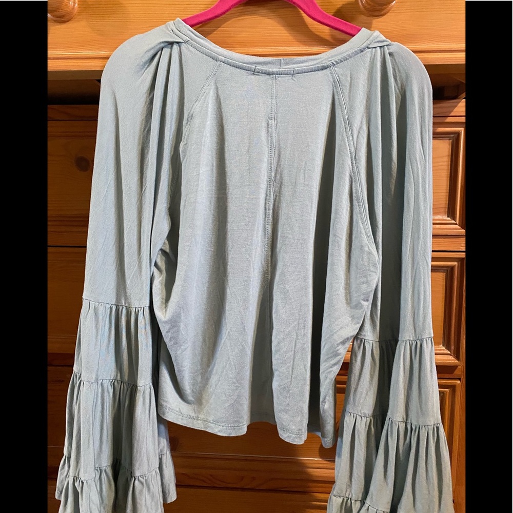 Women’s Sleeve Shirt - Picture 2 of 3